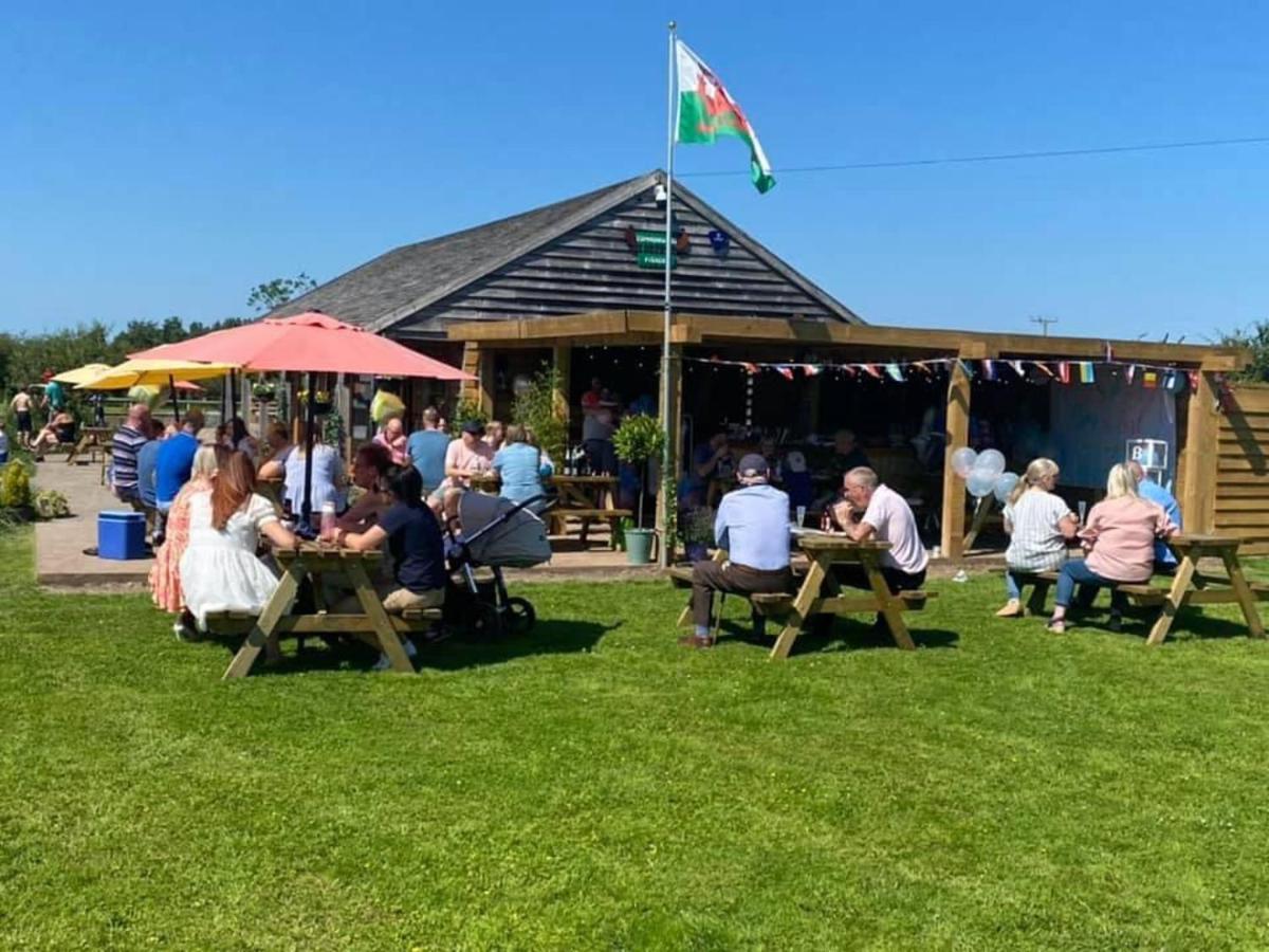 Arcadia Safari Tent In Private 5 Acre Field Wrexham Luaran gambar
