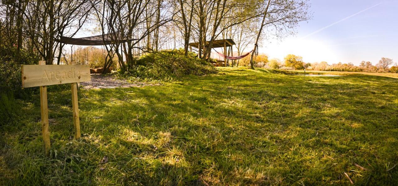 Arcadia Safari Tent In Private 5 Acre Field Wrexham Luaran gambar